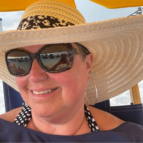 Meet your Posher, Dodie - Picture 2 of 2